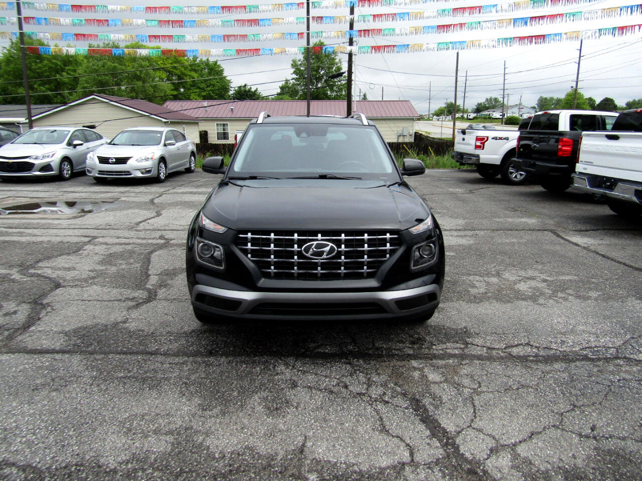 Used 2022 Hyundai Venue SEL image 2