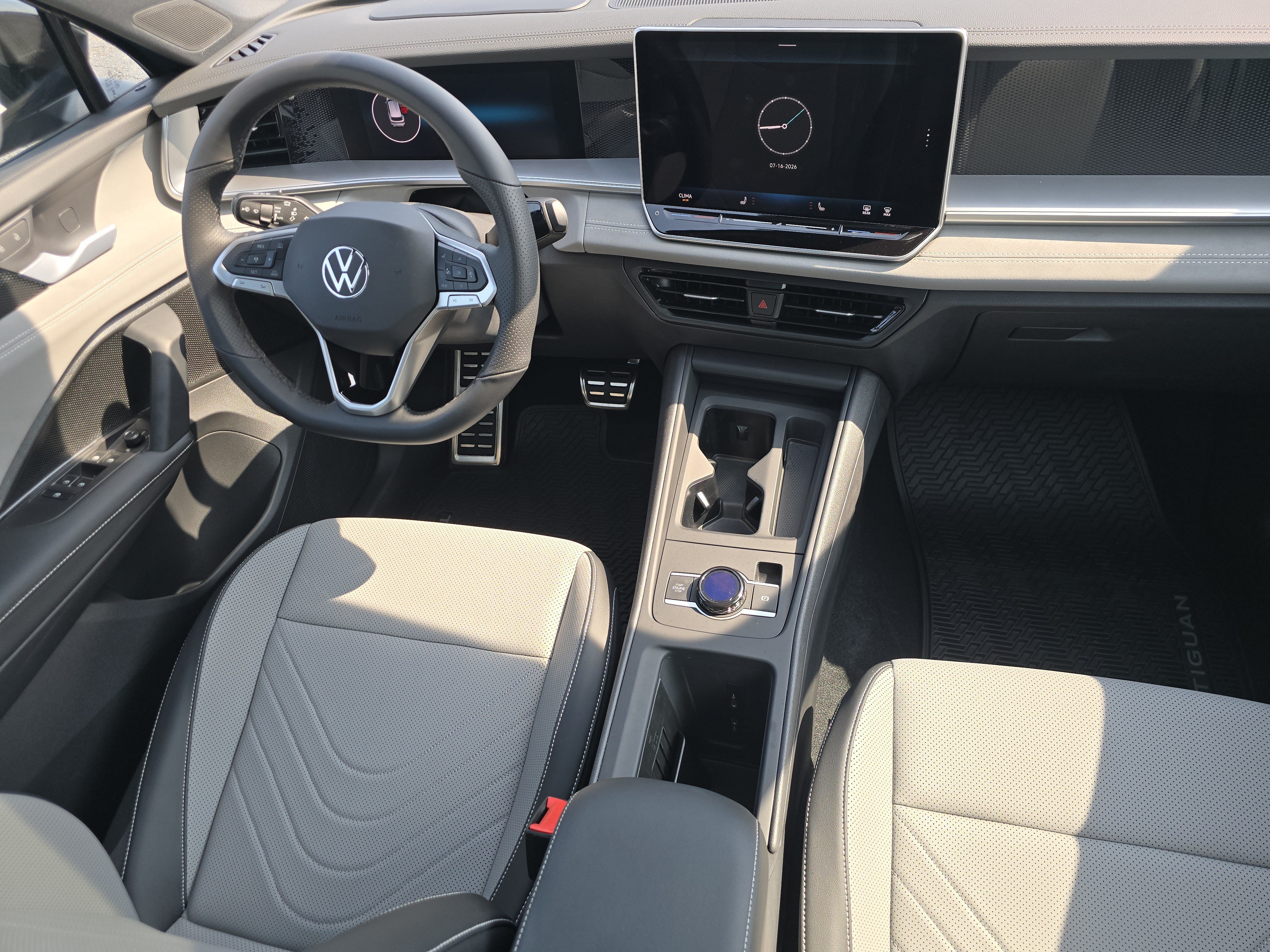 New 2026 Volkswagen Tiguan SE R-Line AWD/4WD image 19