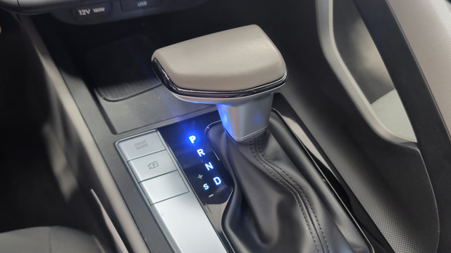 Certified 2025 Hyundai Elantra Sport FWD image 19