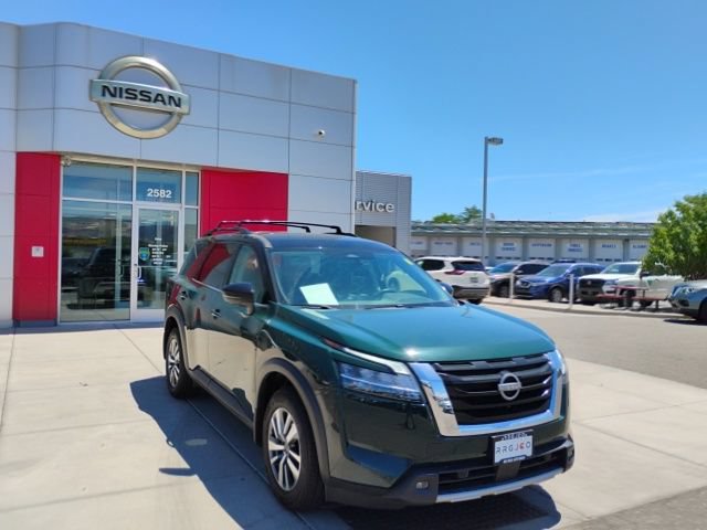 Used 2023 Nissan Pathfinder SL w/ Lighting Package (N92) AWD/4WD image 3