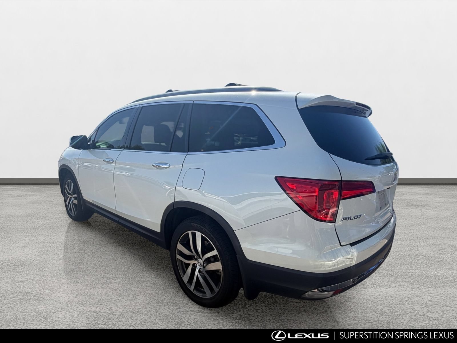 Used 2017 Honda Pilot Touring image 4