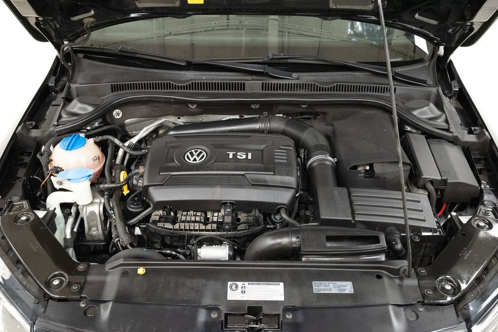 Used 2014 Volkswagen Jetta GLI Autobahn FWD image 3