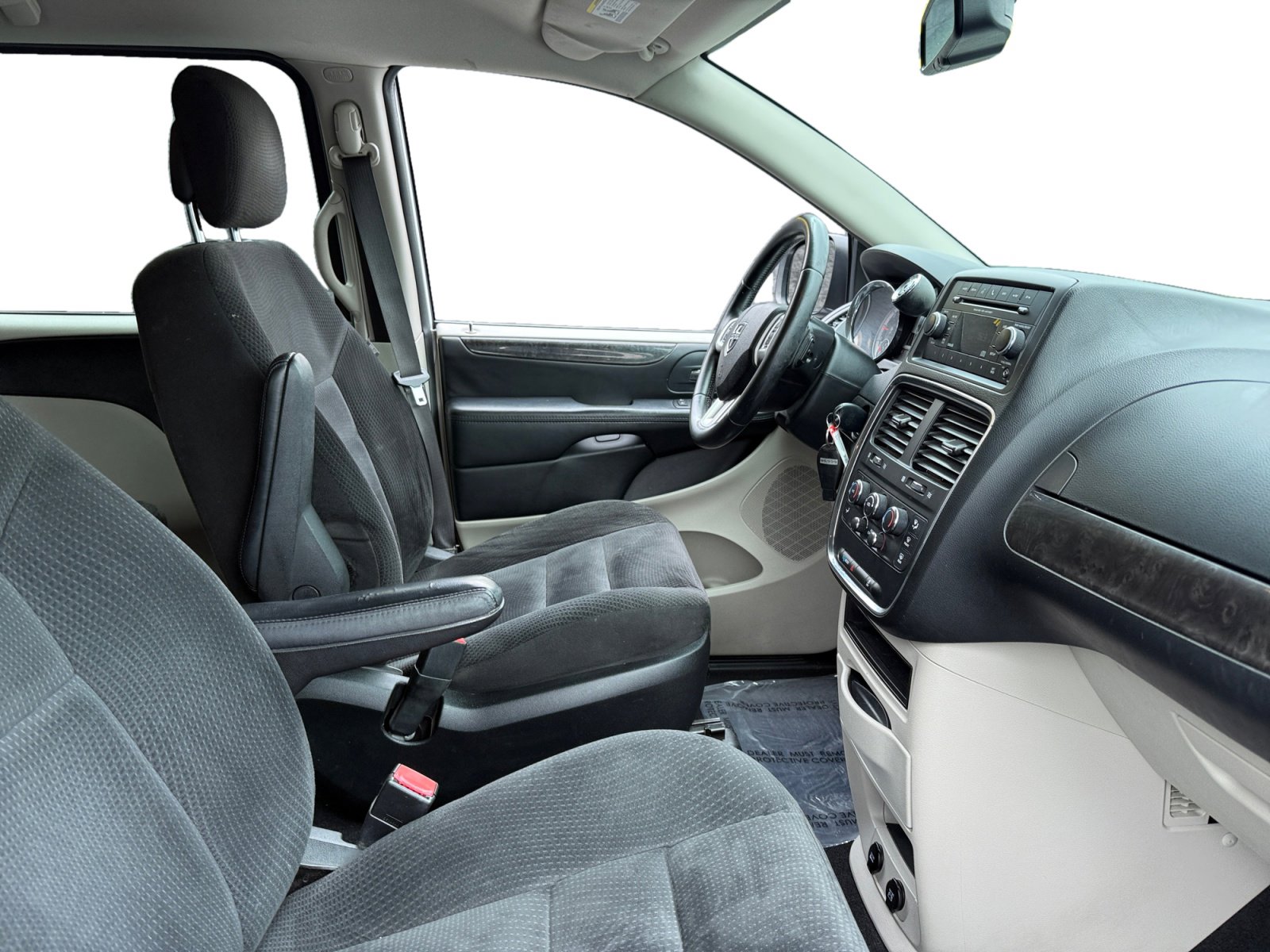 Used 2017 Dodge Grand Caravan SE w/ UConnect Hands-Free Group image 14