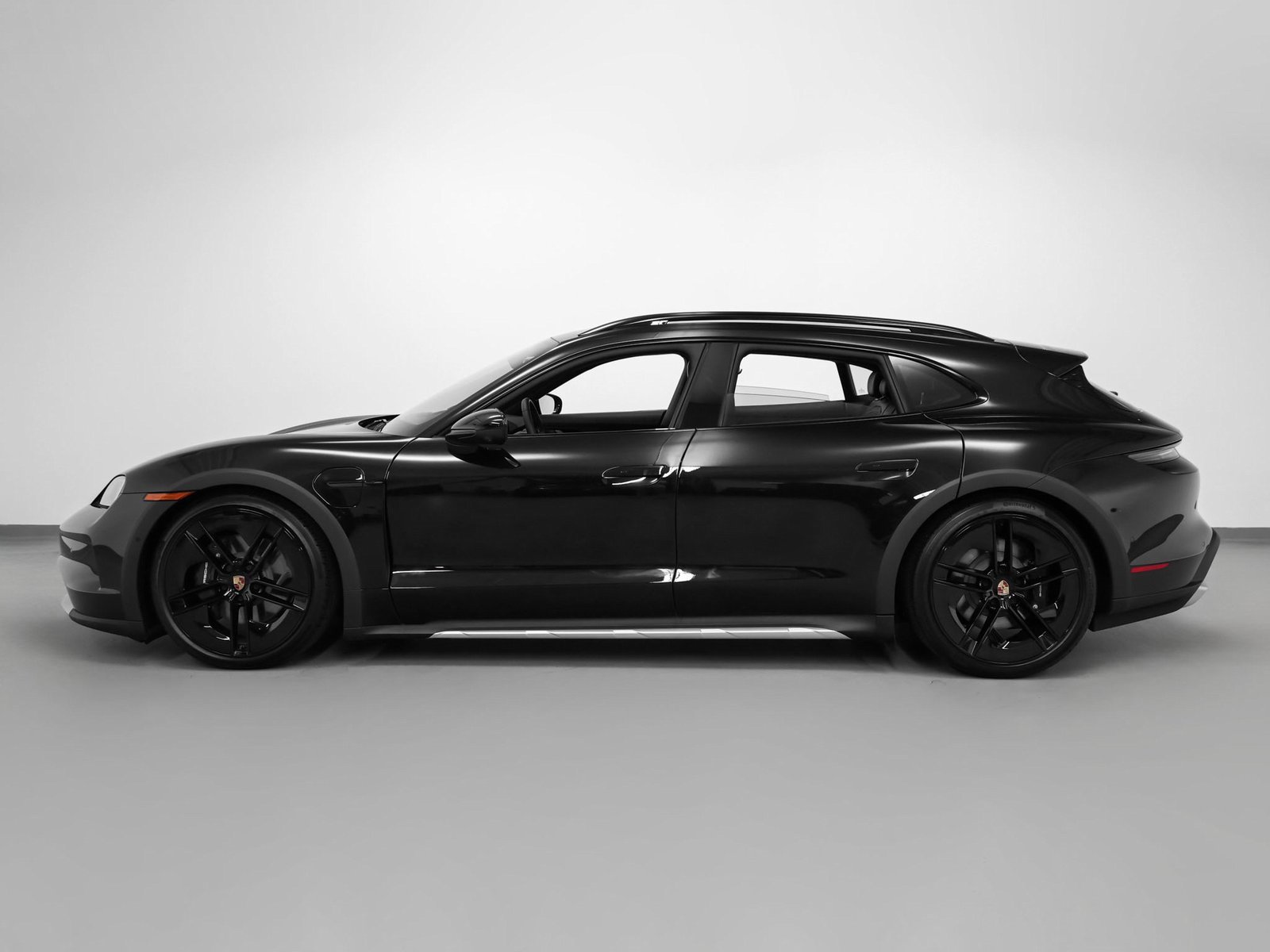 New 2025 Porsche Taycan 4 Cross Turismo image 2