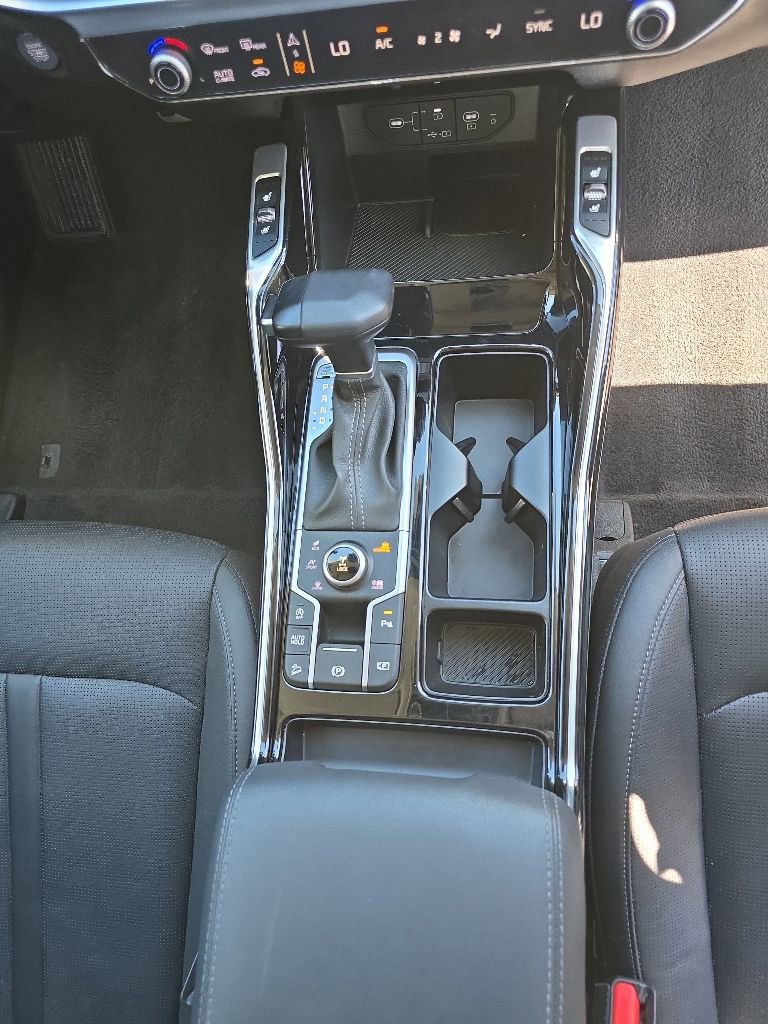 Used 2025 Kia Sorento SX AWD/4WD image 9