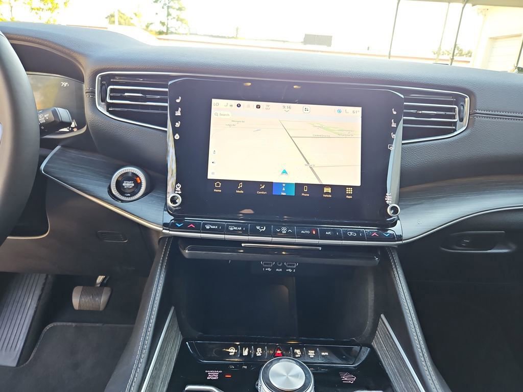 Used 2024 Jeep Wagoneer L Series III w/ Flexible Seating Group image 15