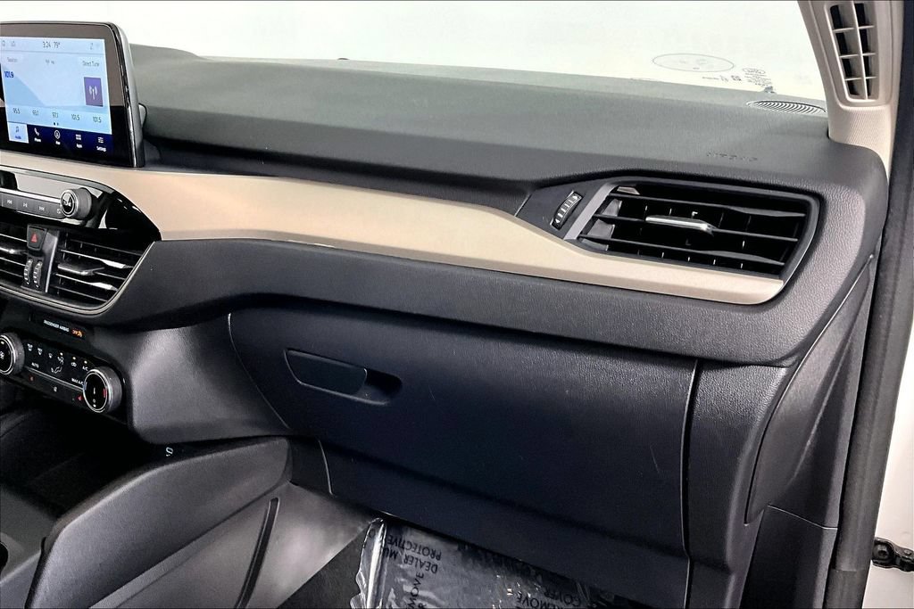 Used 2022 Ford Escape SE w/ Cold Weather Package AWD/4WD image 16