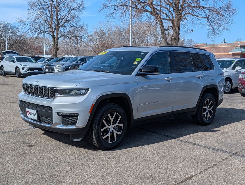 Used 2024 Jeep Grand Cherokee L Limited w/ Luxury Tech Group II image 3