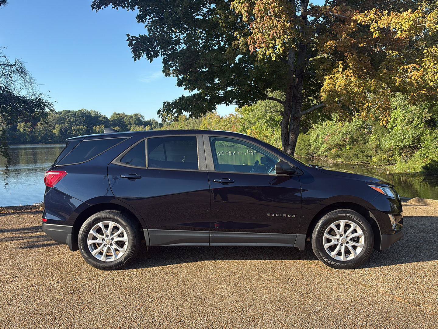 Used 2020 Chevrolet Equinox LS w/ LS Convenience Package FWD image 3