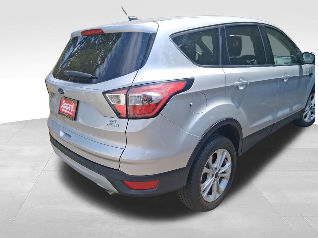 Used 2017 Ford Escape SE FWD image 4