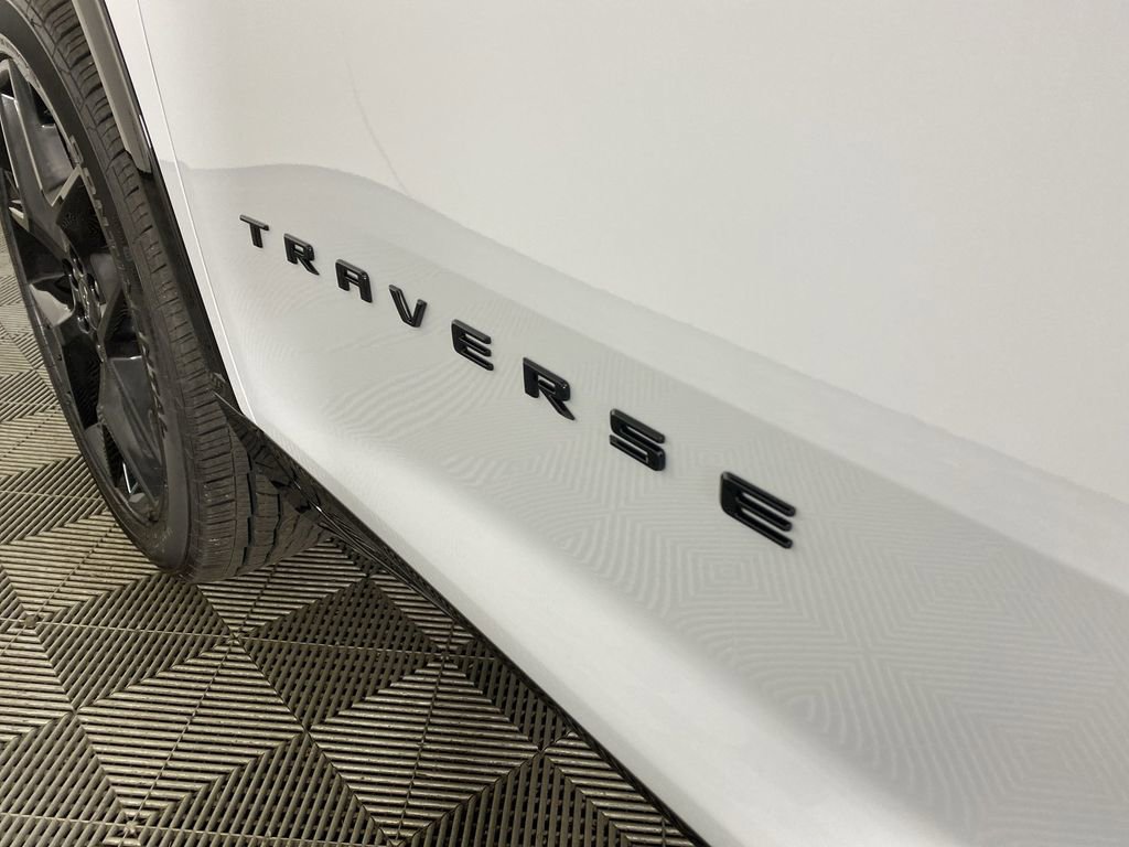 New 2026 Chevrolet Traverse RS w/ LPO, Floor Liner Package image 32