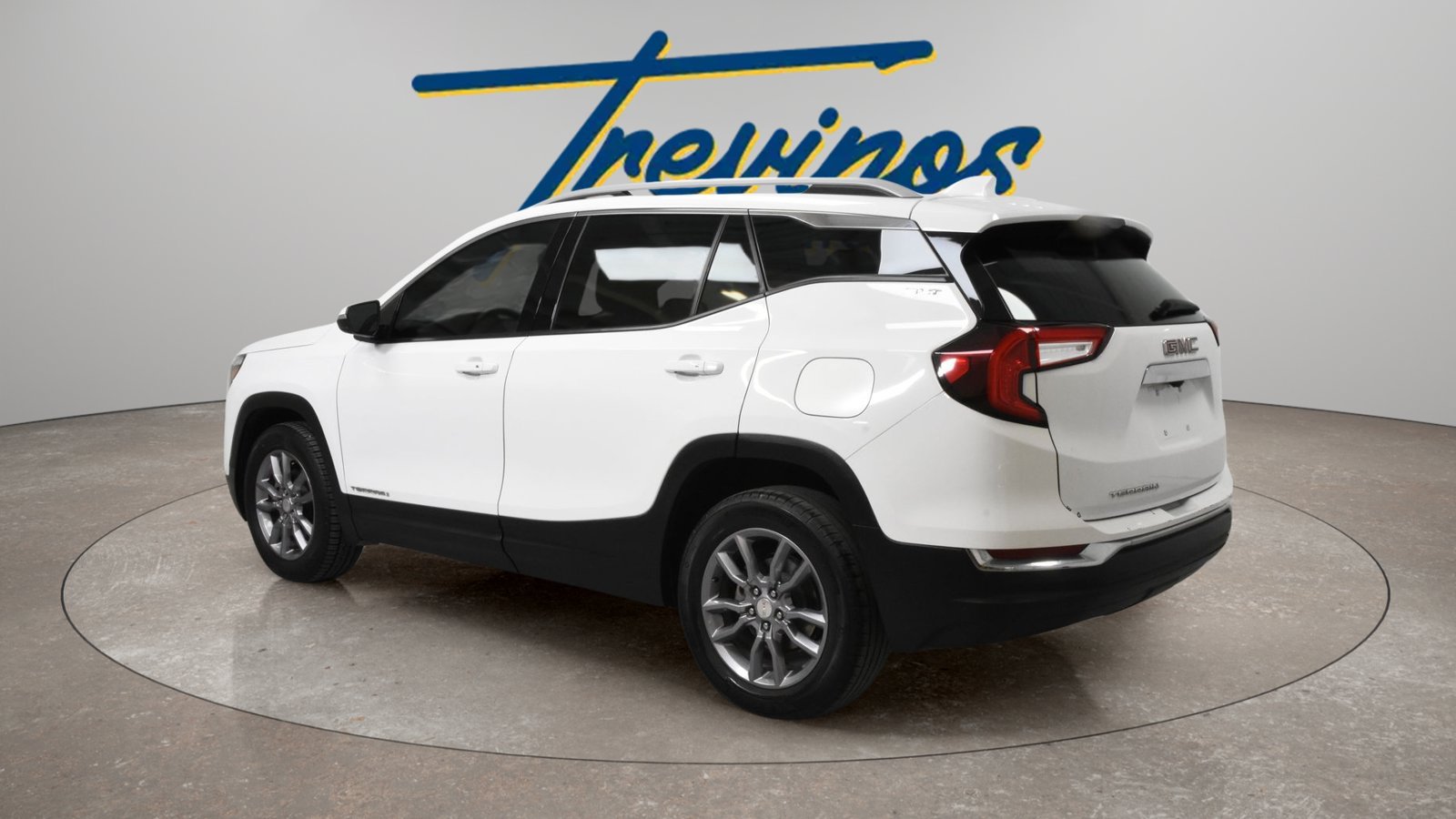 Used 2023 GMC Terrain SLT FWD image 8