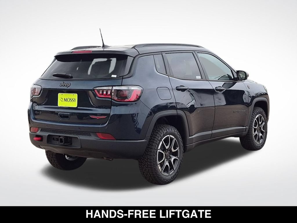 New 2026 Jeep Compass Trailhawk w/ Trailer Tow Group AWD/4WD image 9
