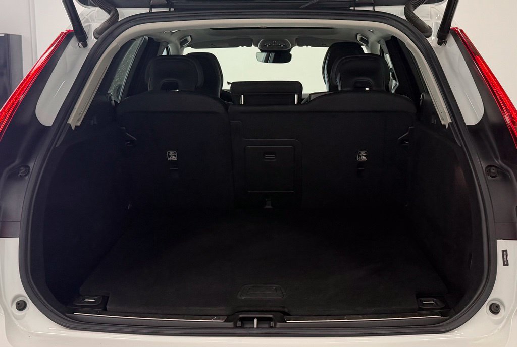 Used 2022 Volvo XC60 B5 Momentum AWD/4WD image 26
