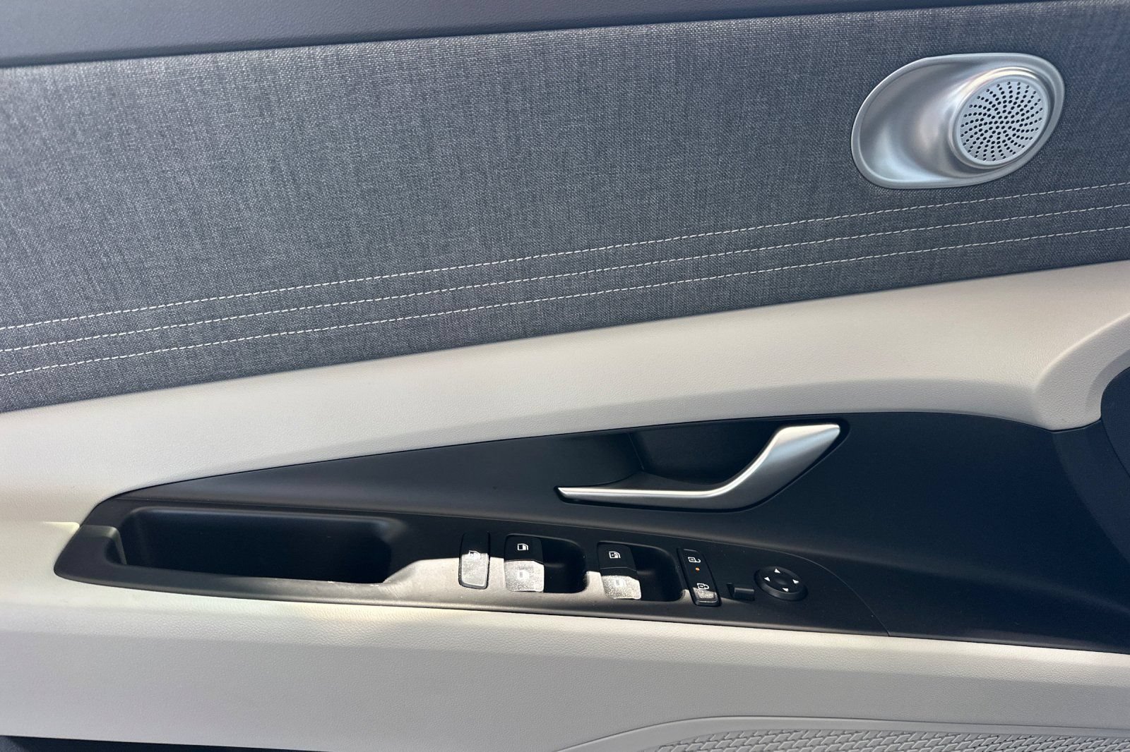 New 2026 Hyundai Elantra Limited FWD image 10