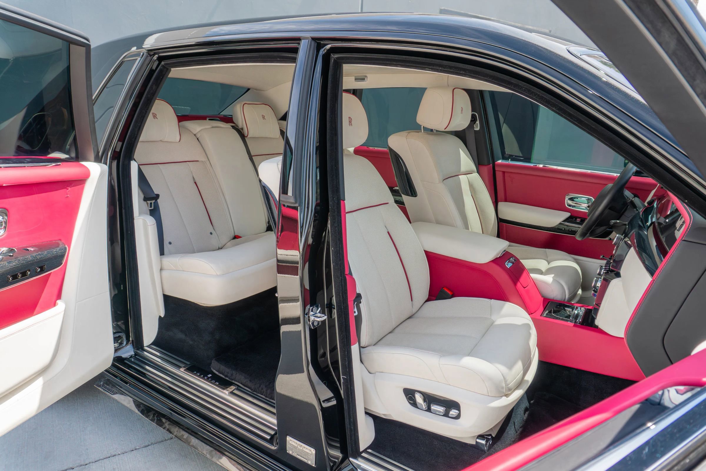 Used 2023 Rolls-Royce Phantom Sedan RWD image 59