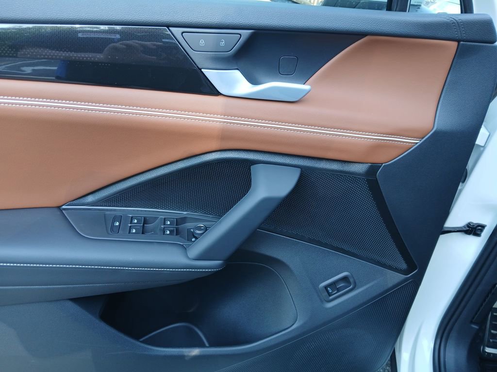 New 2026 Volkswagen Tiguan SEL R-Line image 11