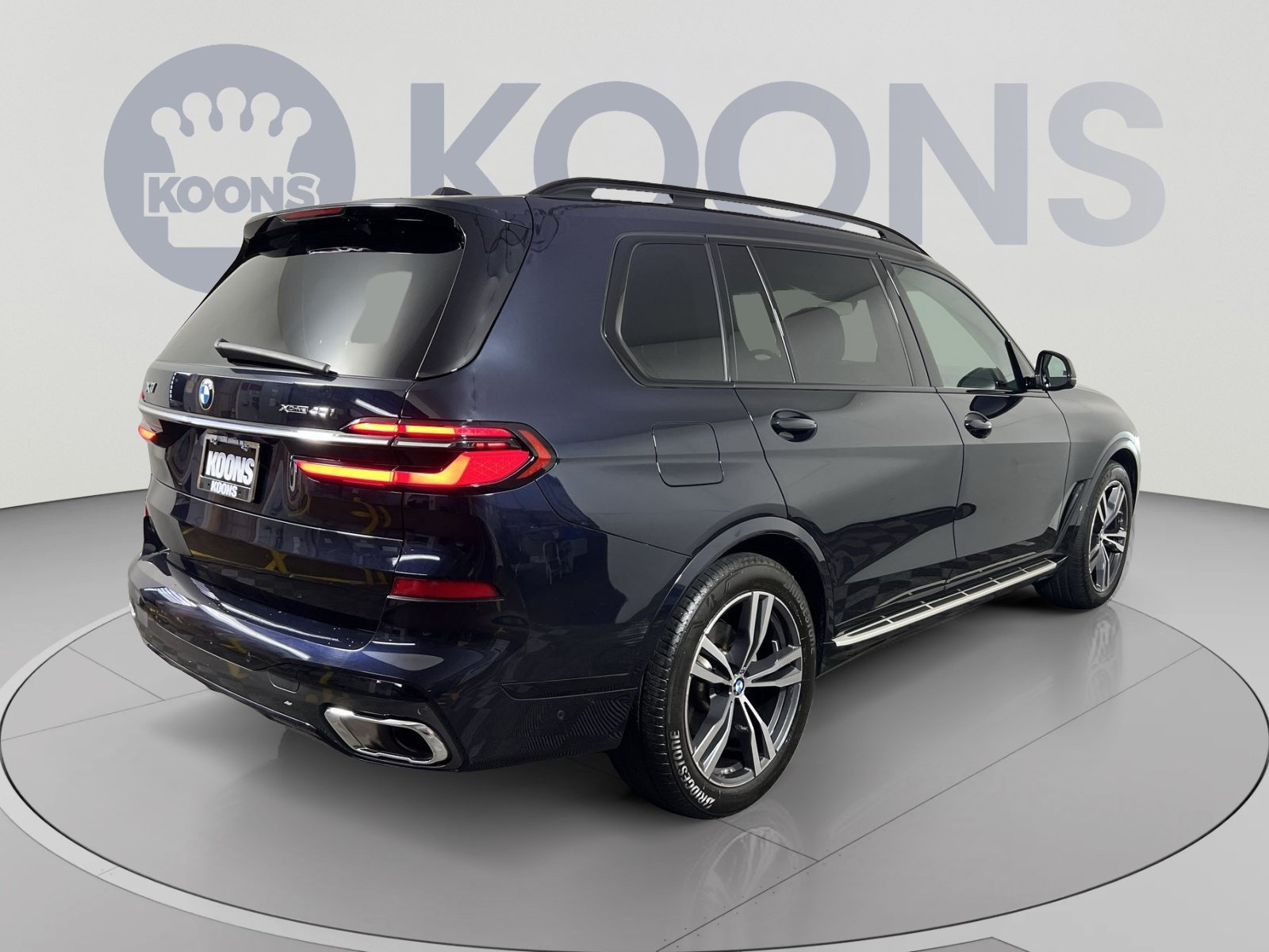Used 2024 BMW X7 xDrive40i w/ M Sport Package AWD/4WD image 11