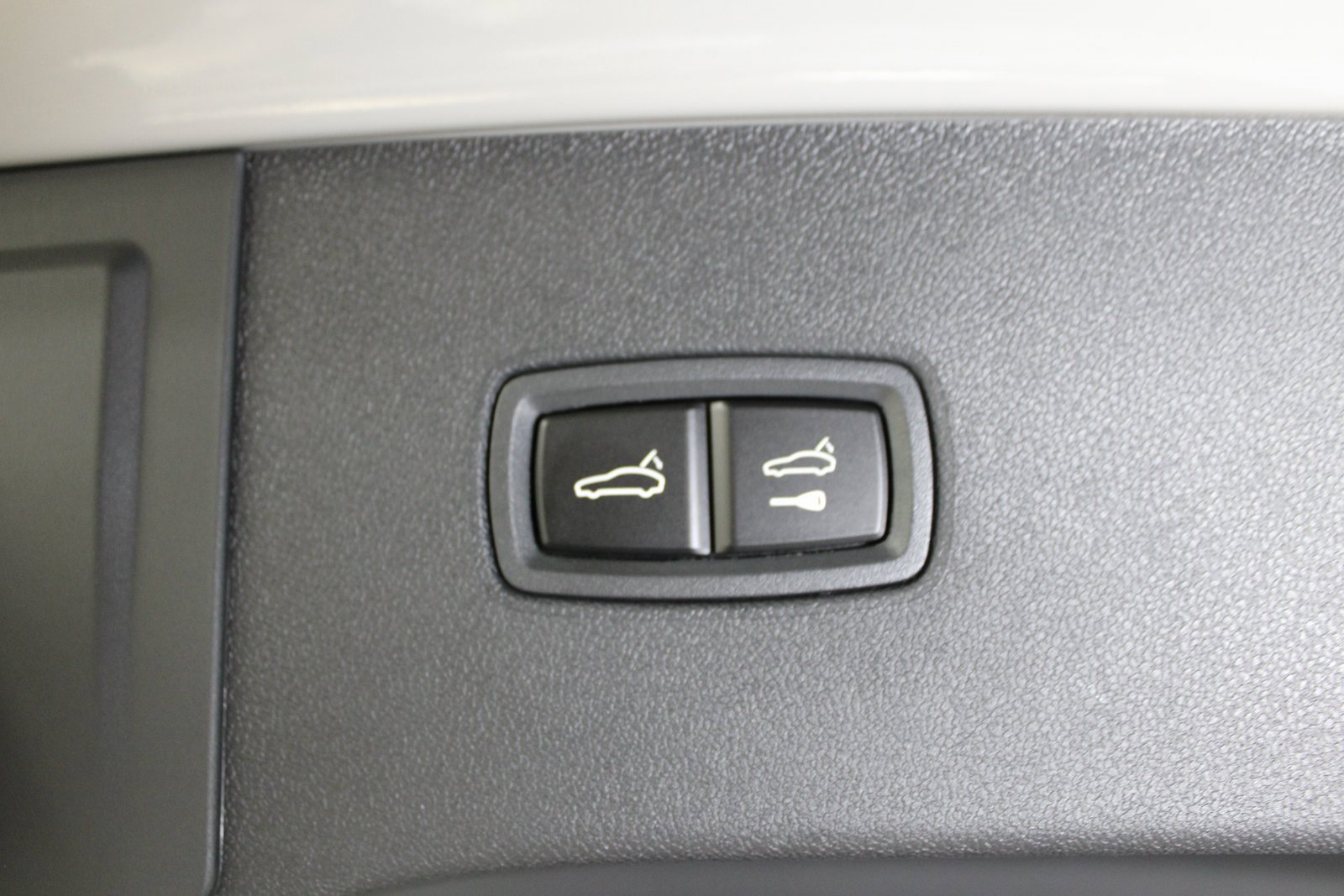 New 2025 Porsche Cayenne Turbo image 18