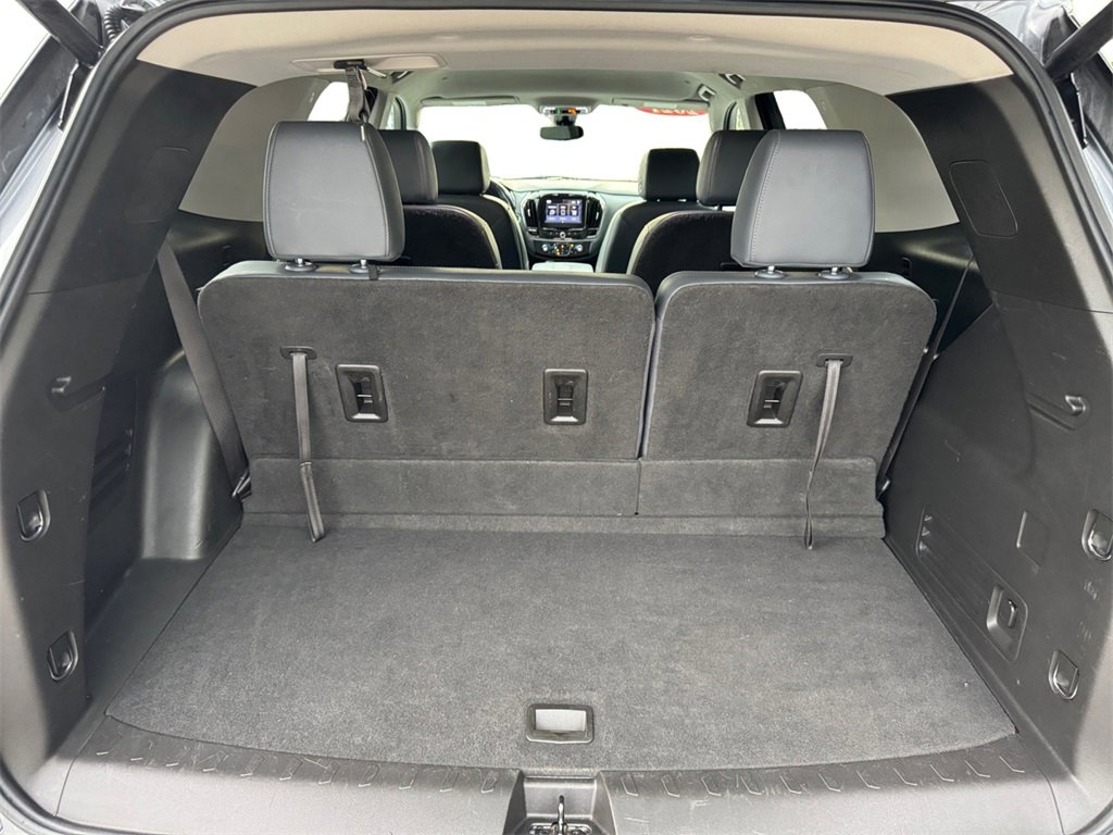 Used 2021 Chevrolet Traverse LT w/ LT Premium Package image 21