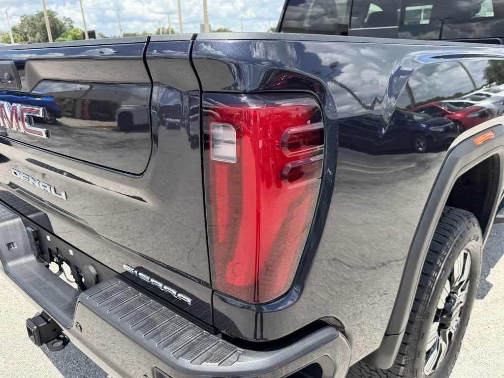 Used 2025 GMC Sierra 3500 Denali w/ Denali Reserve Package AWD/4WD image 9