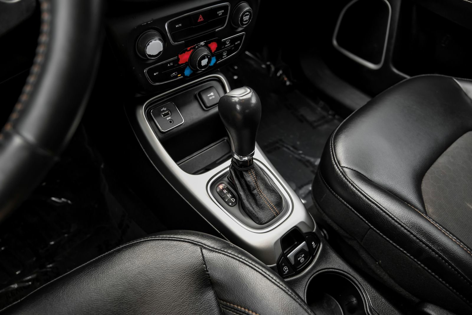 Used 2017 Jeep Compass Latitude w/ Popular Equipment Group FWD image 21