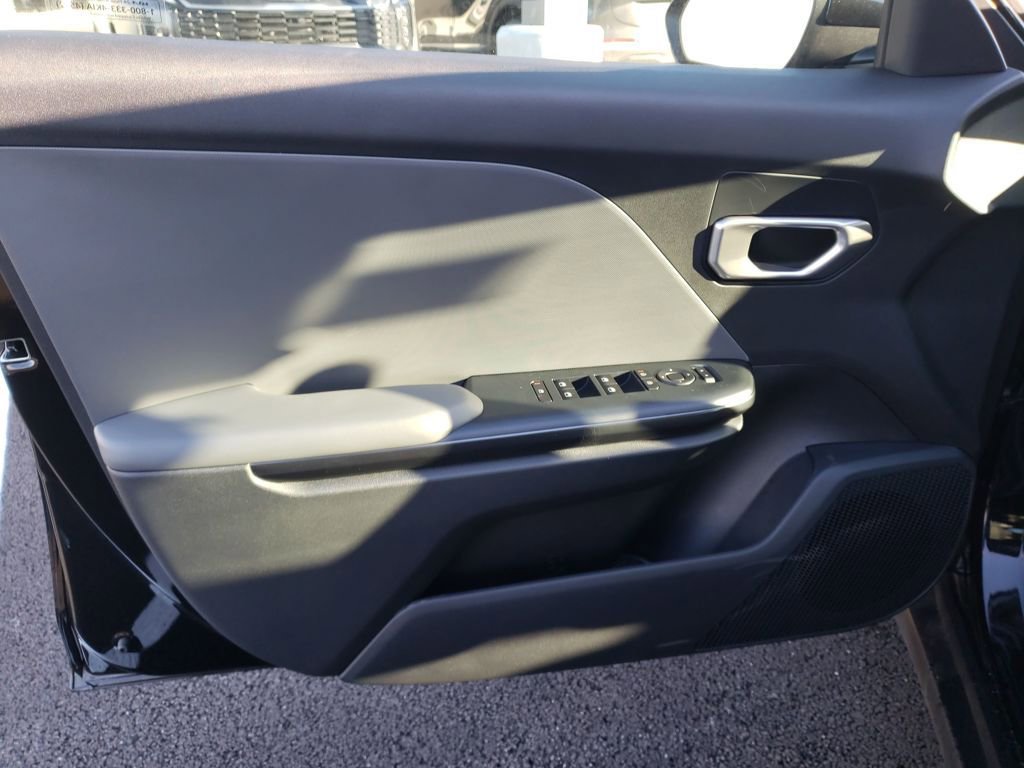 New 2025 Kia K4 LXS image 15