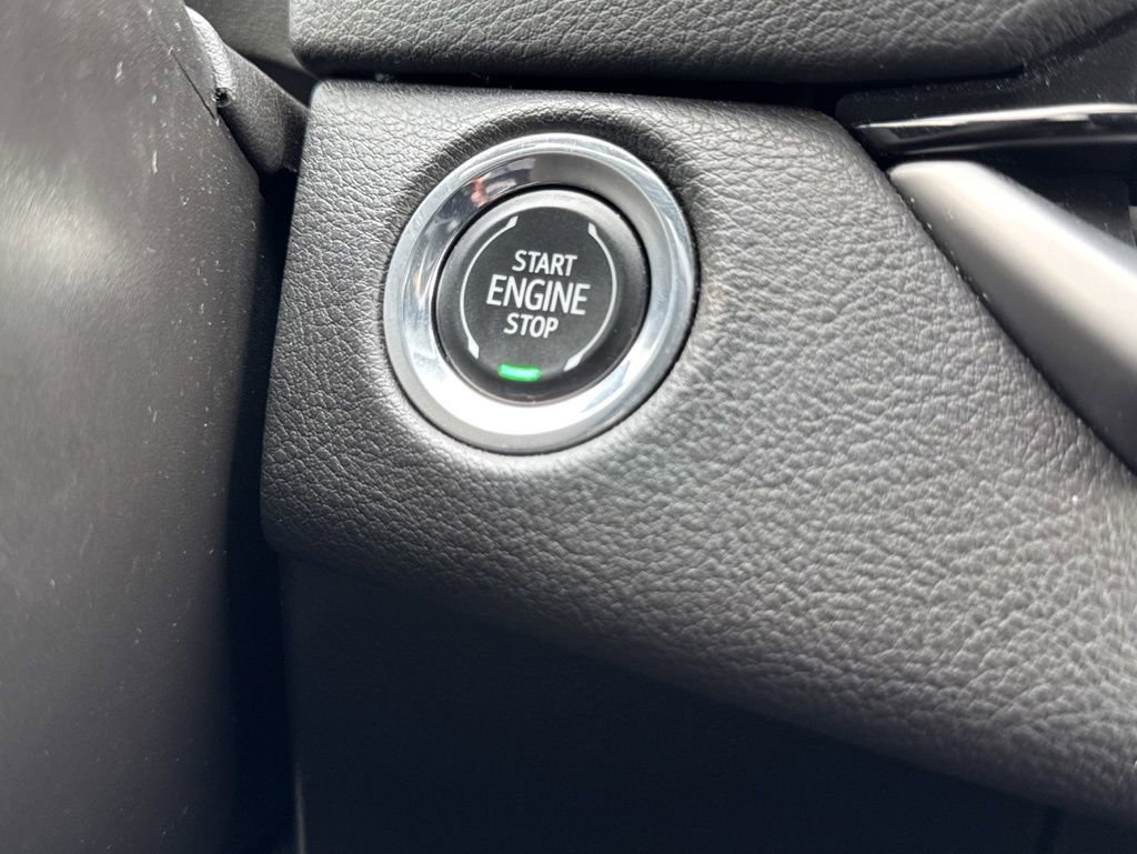 Used 2024 Cadillac XT4 Premium Luxury image 11