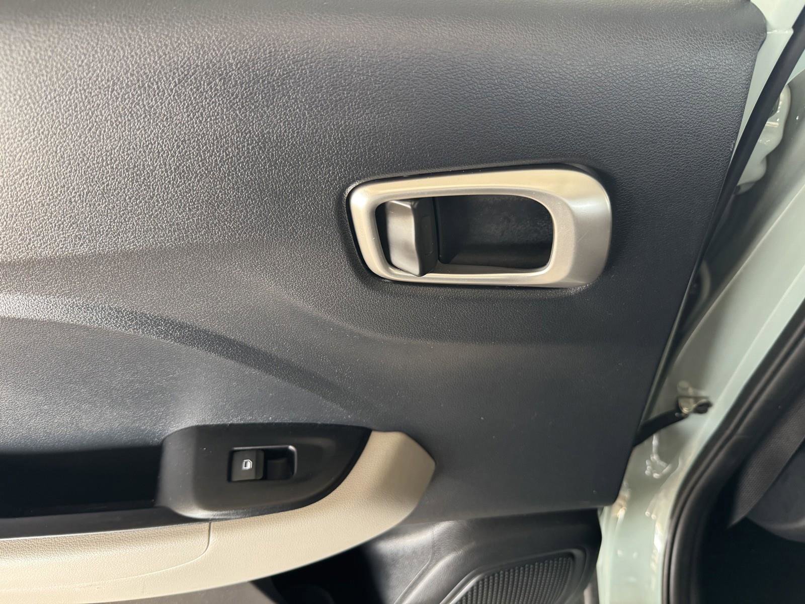 Used 2025 Hyundai Venue SEL image 26