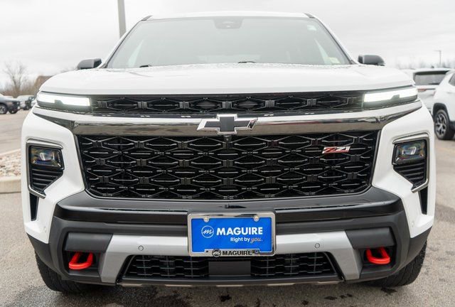 Used 2024 Chevrolet Traverse Z71 w/ Enhanced Driving Package image 3