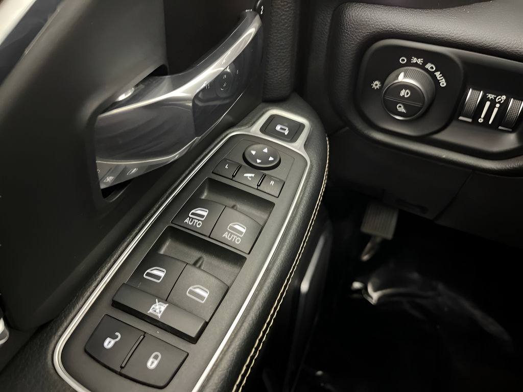 Used 2022 RAM 3500 Laramie AWD/4WD image 20