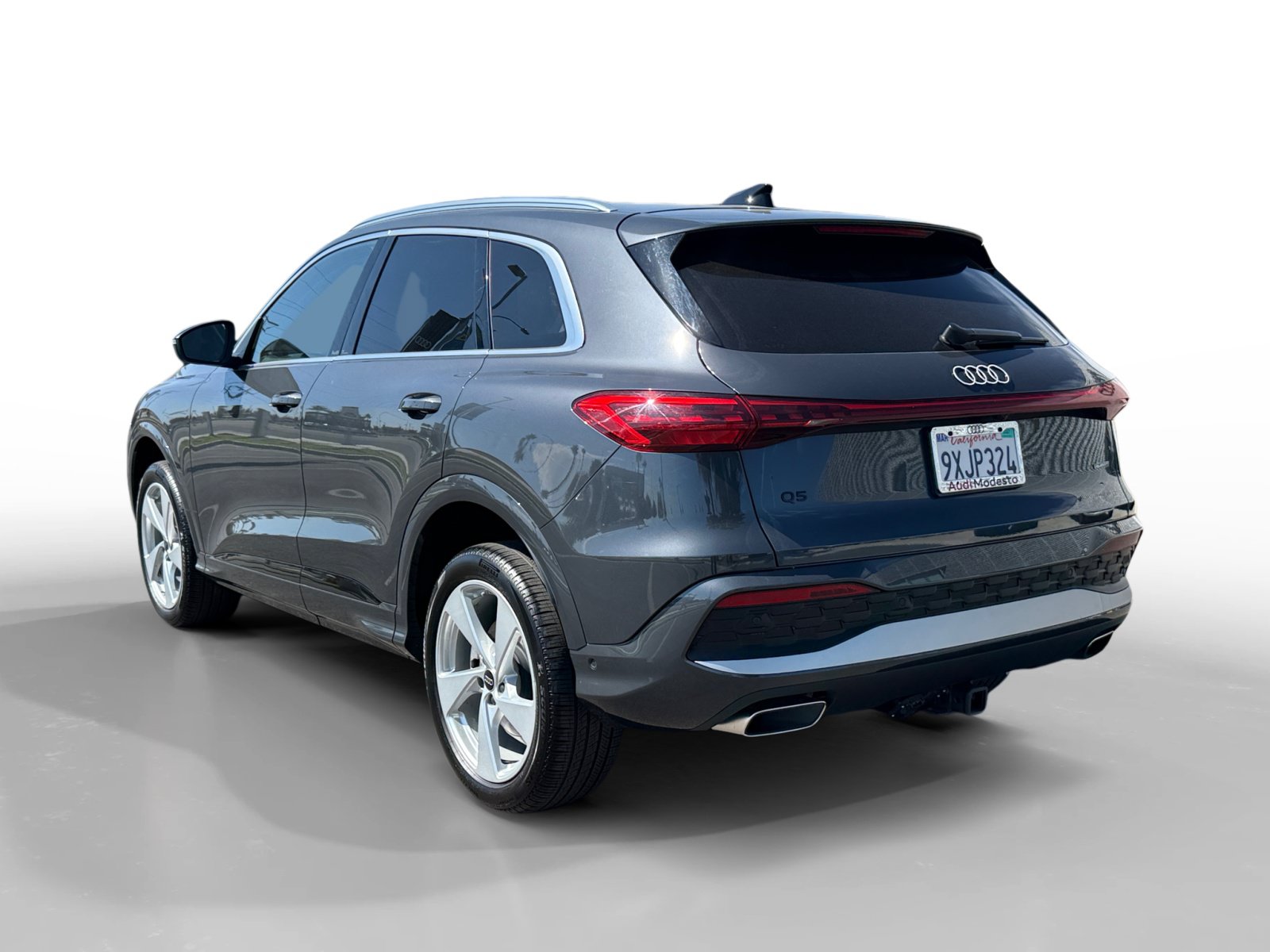 Certified 2025 Audi Q5 Premium Plus AWD/4WD image 3