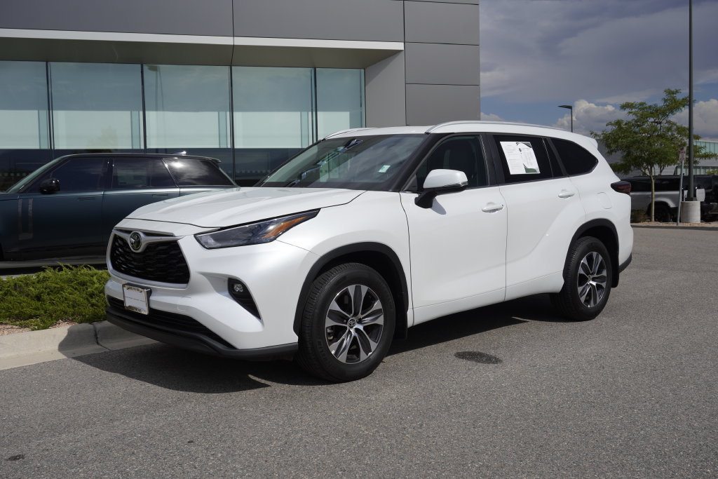 Used 2026 Toyota Highlander Limited AWD/4WD image 3