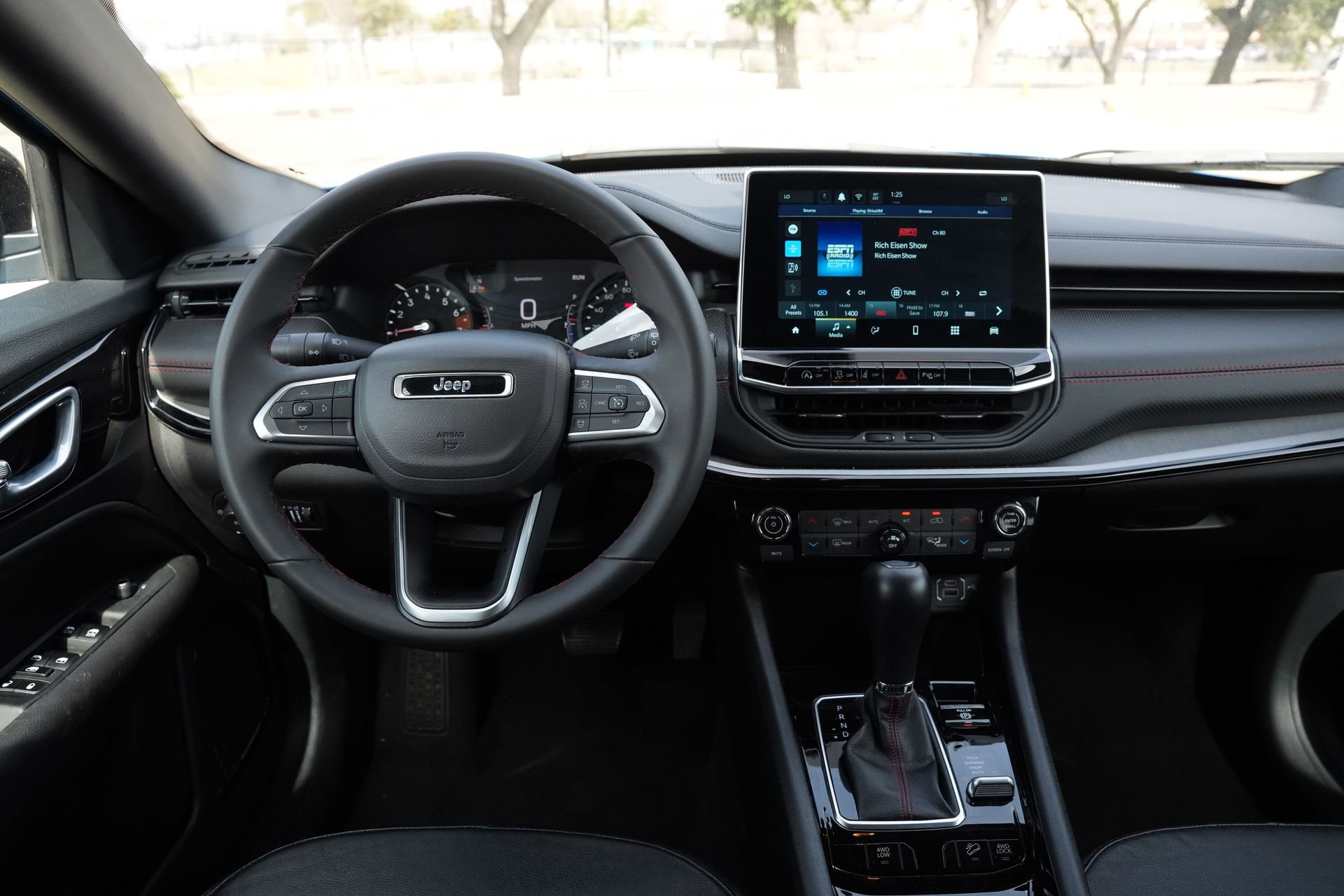 Used 2025 Jeep Compass Trailhawk image 9