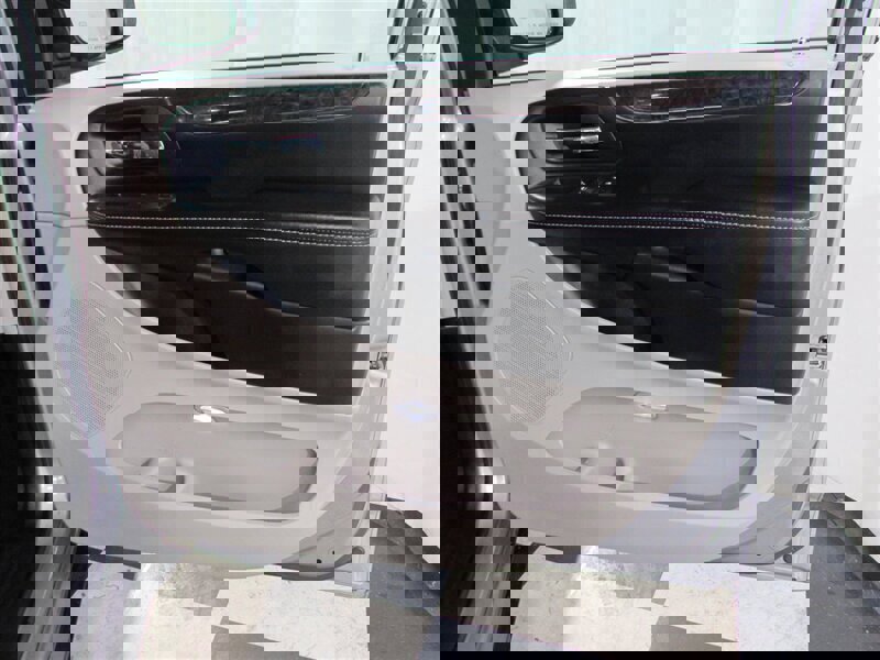 Used 2014 Chrysler Town & Country Touring image 51