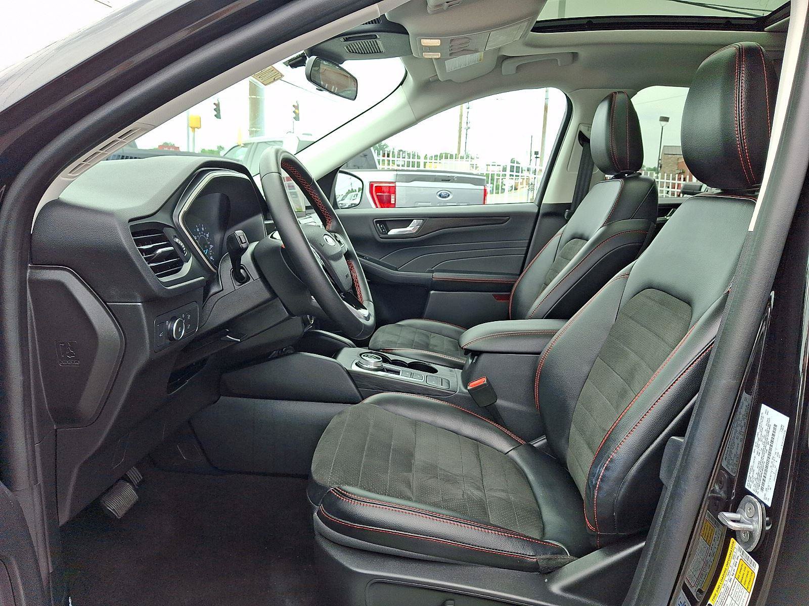 Certified 2022 Ford Escape SEL w/ SEL Stealth AWD Package image 11