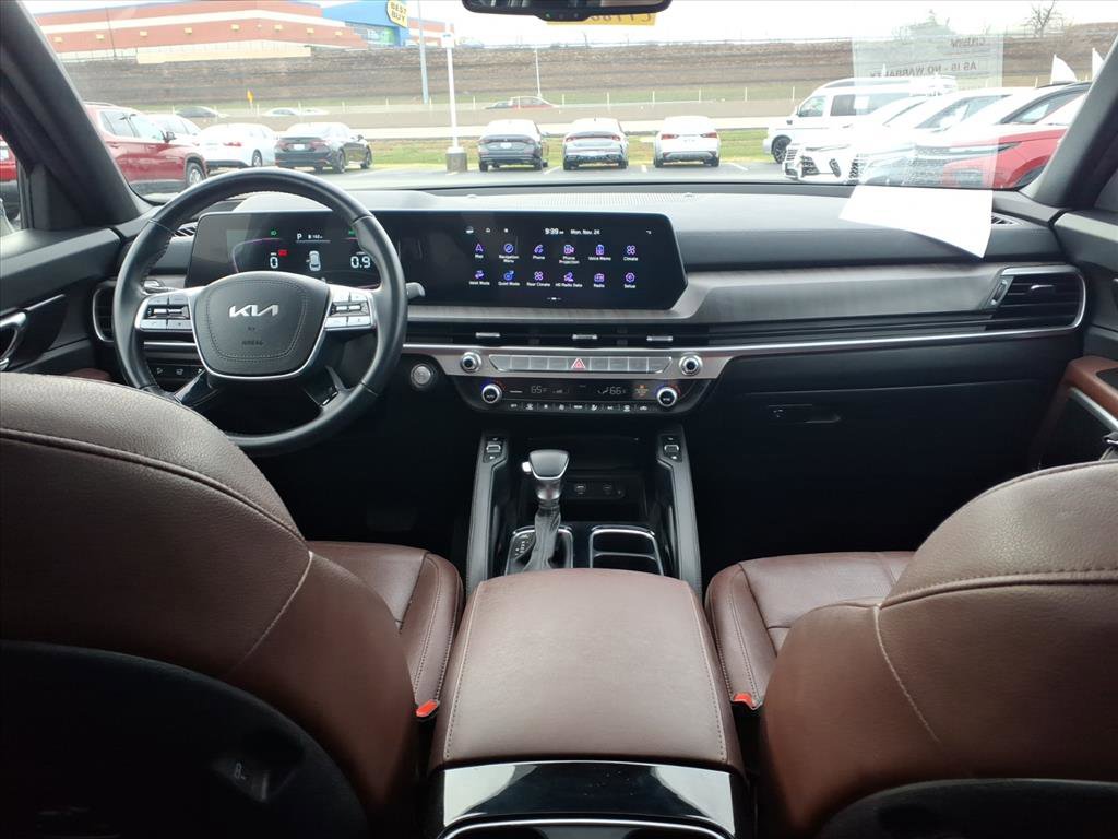 Used 2023 Kia Telluride EX w/ EX Captain's Chair Package image 8