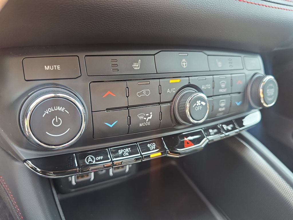 Used 2025 Dodge Durango GT AWD/4WD image 21