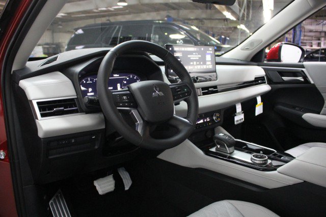 New 2026 Mitsubishi Outlander SEL FWD image 5