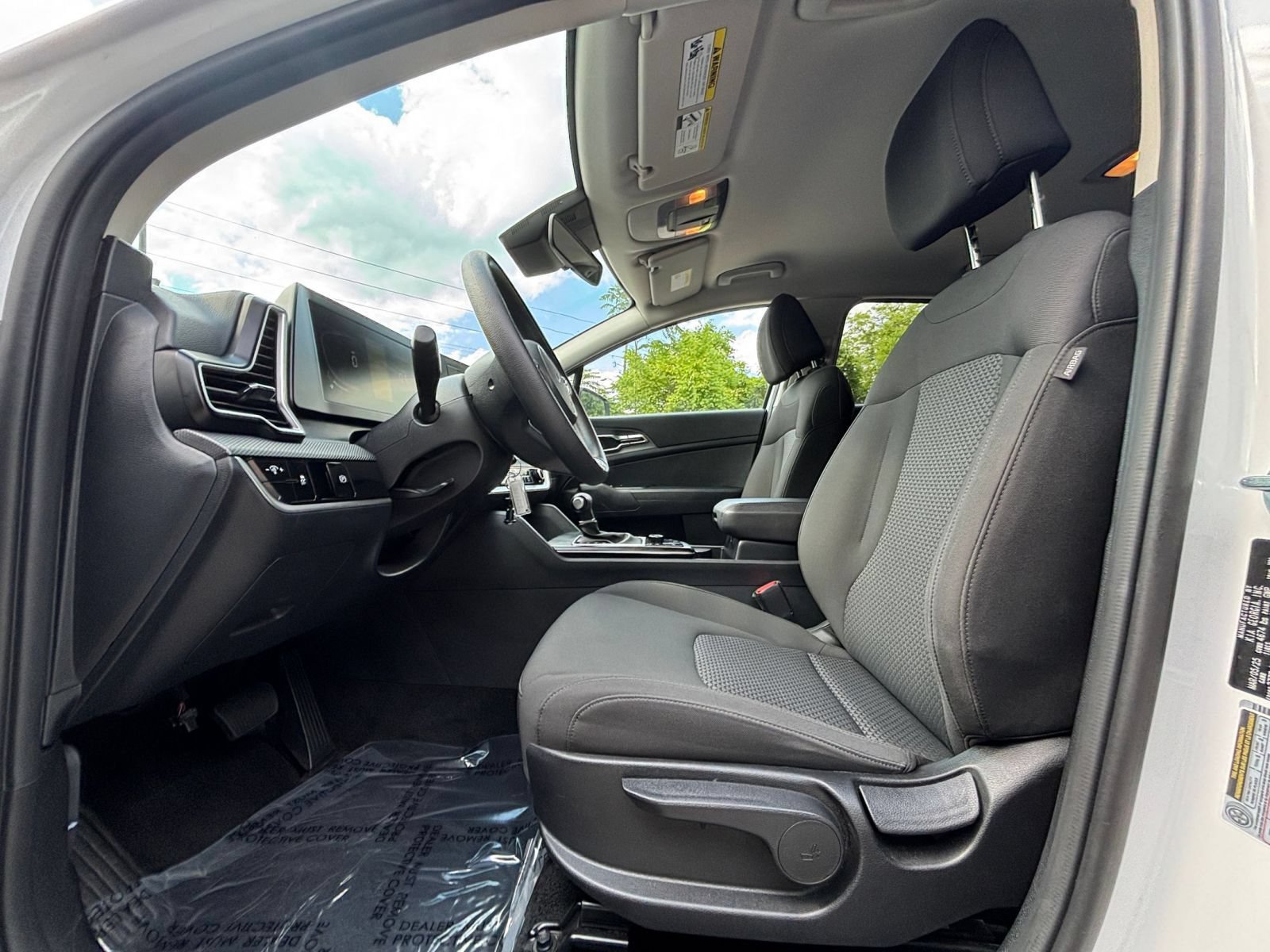 Used 2025 Kia Sportage LX FWD image 23