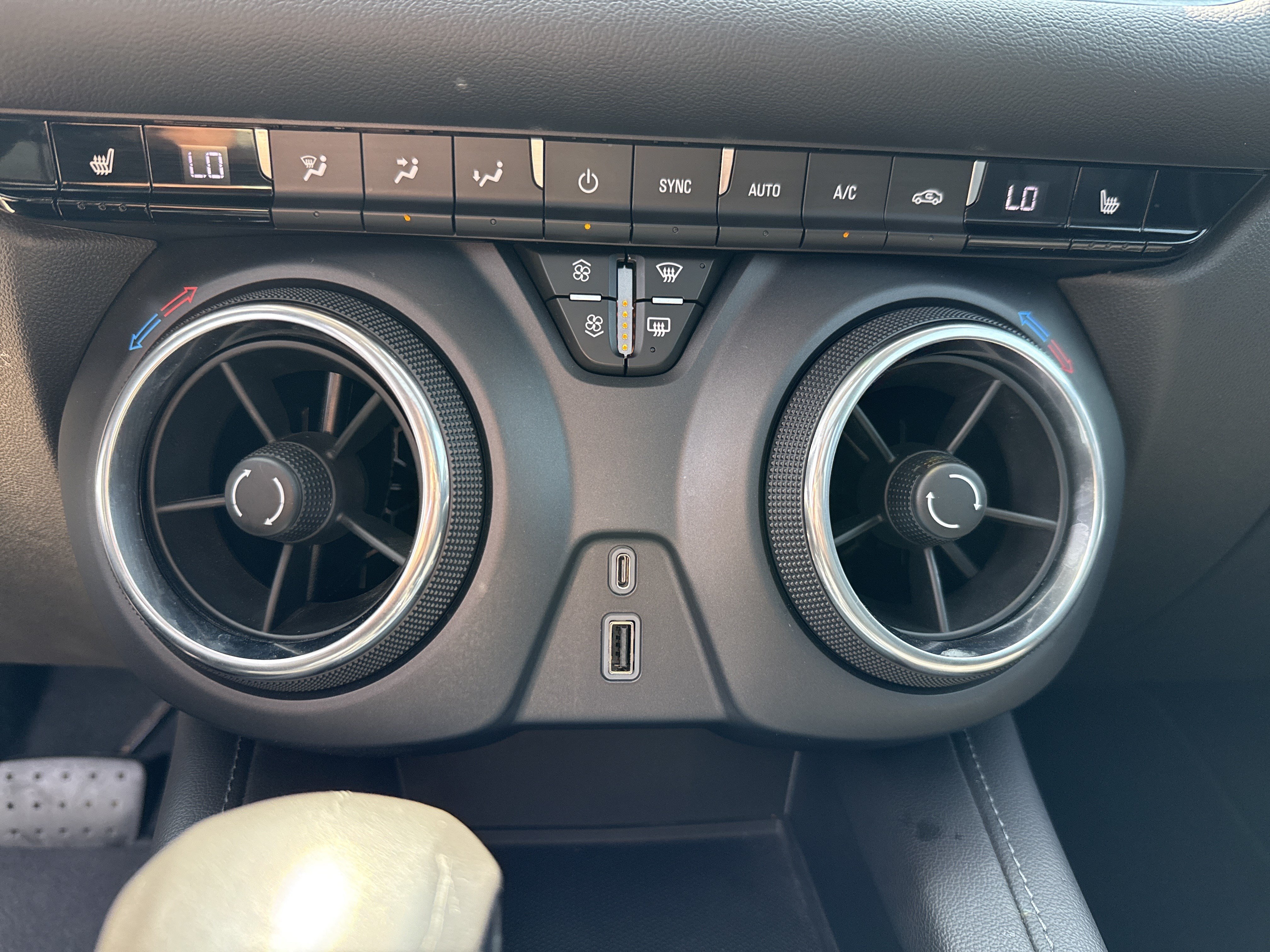 Used 2020 Chevrolet Blazer LT w/ Sound & Technology Package FWD image 40