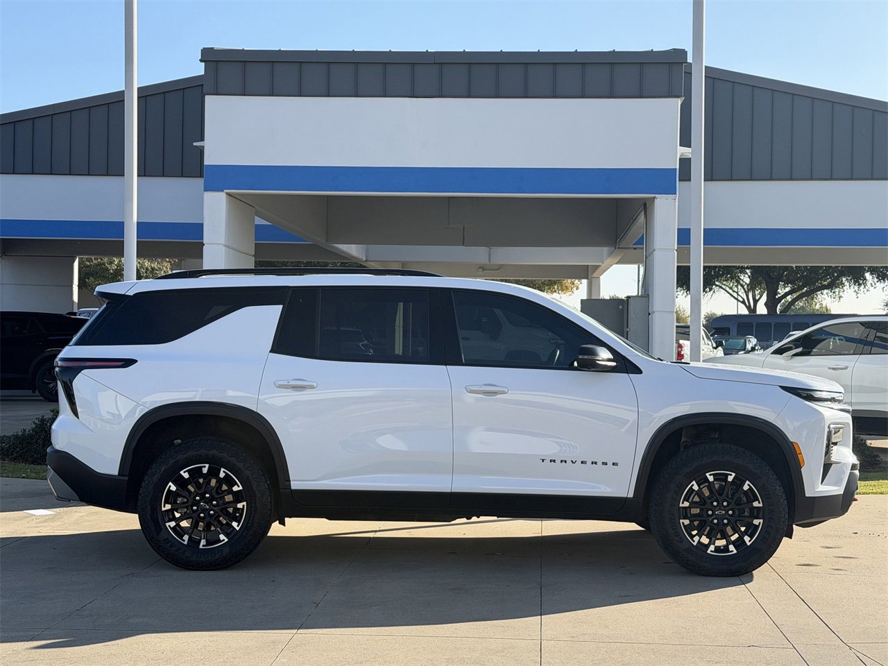 Used 2024 Chevrolet Traverse Z71 image 3