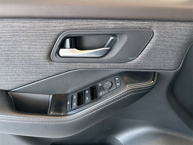 Used 2023 Nissan Rogue SV image 22