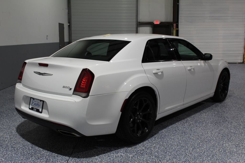 Used 2019 Chrysler 300 S image 8