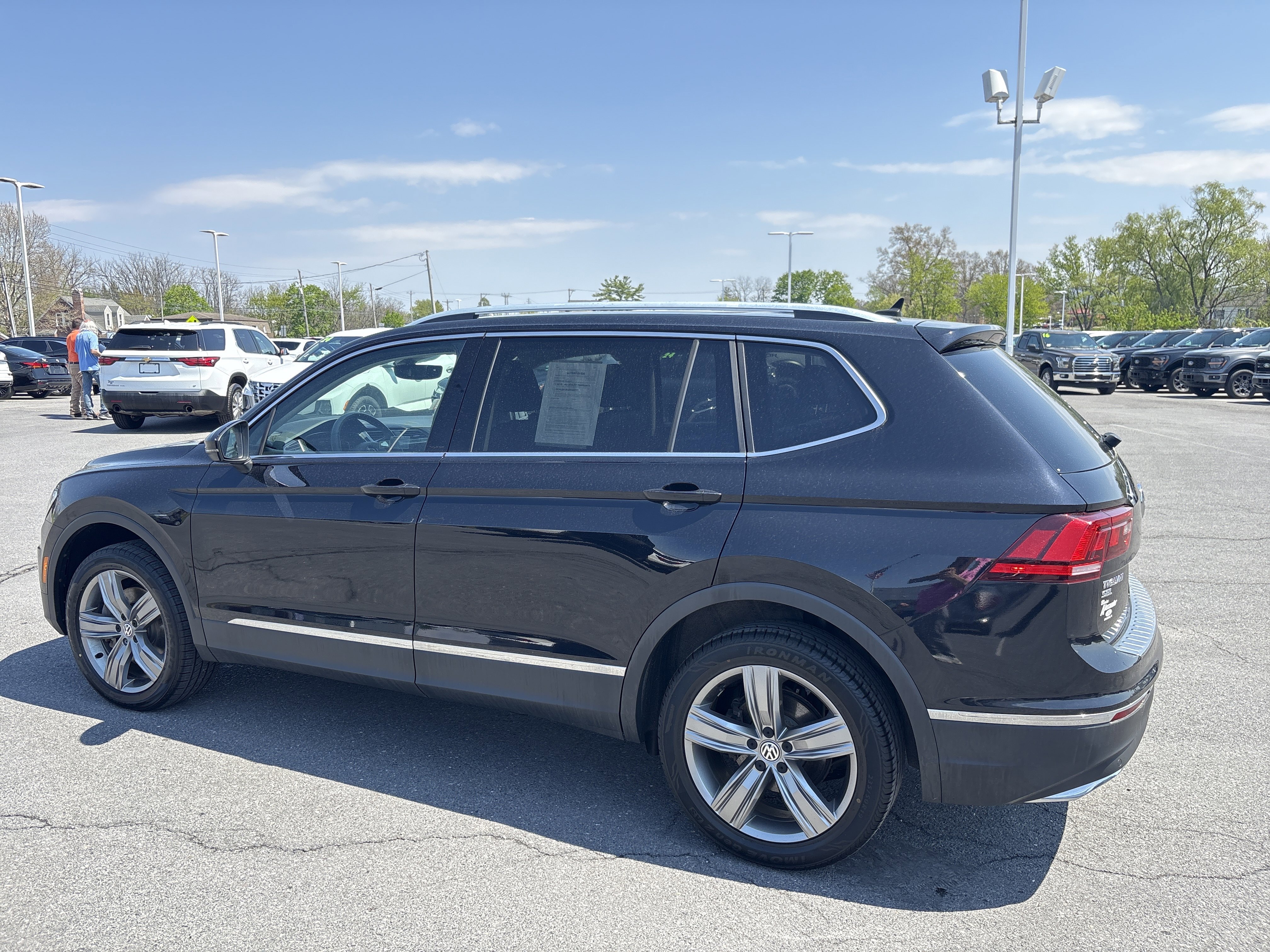Used 2021 Volkswagen Tiguan SEL w/ 3rd Row Seat Package AWD/4WD image 11