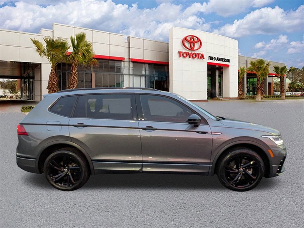 Used 2024 Volkswagen Tiguan SE R-Line image 3
