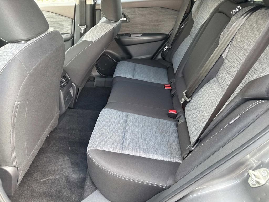 Used 2023 Nissan Rogue SV image 11