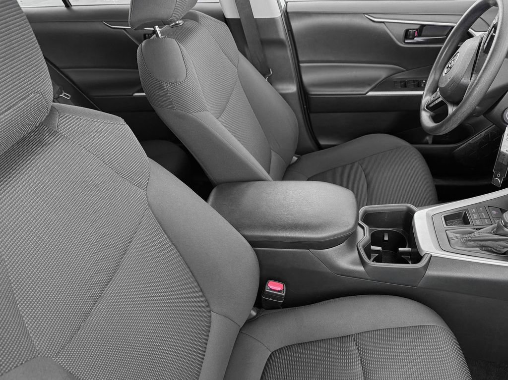 Used 2024 Toyota RAV4 LE image 27