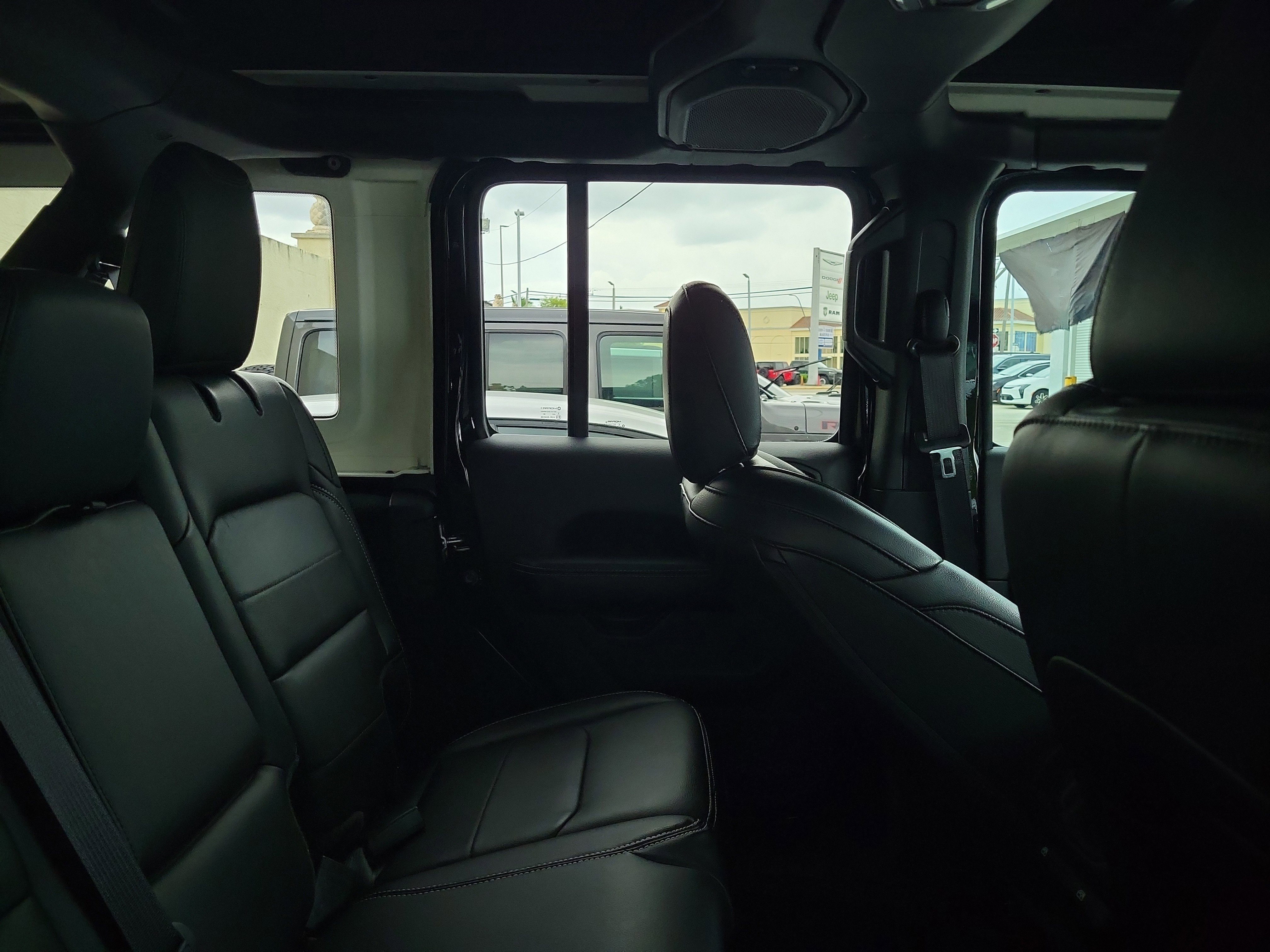 Used 2022 Jeep Wrangler Unlimited Sahara AWD/4WD image 11