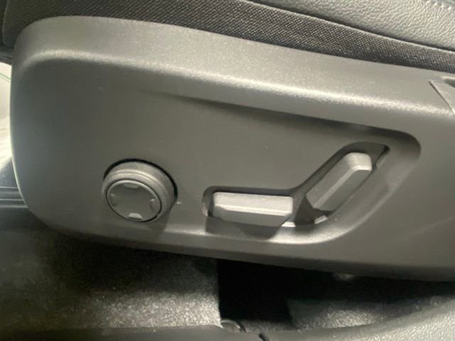 Used 2025 Volvo XC40 B5 Core AWD/4WD image 12